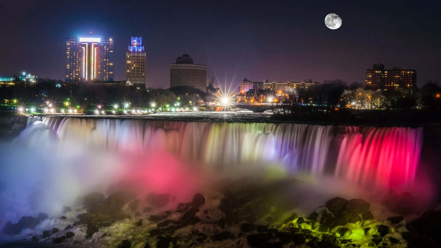 Marvel at the Beauty of Niagara Falls!